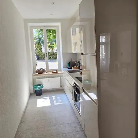Apartment New 2 Bedroom - 15min From Paradeplatz