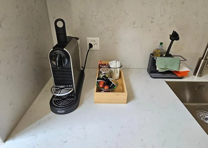 New 2 Bedroom - 15min From Paradeplatz Apartment