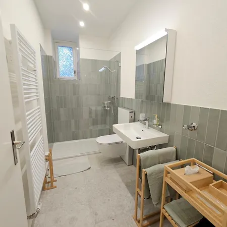 New 2 Bedroom - 15min From Paradeplatz شقة