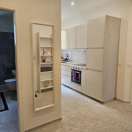 New 2 Bedroom - 15min From Paradeplatz شقة