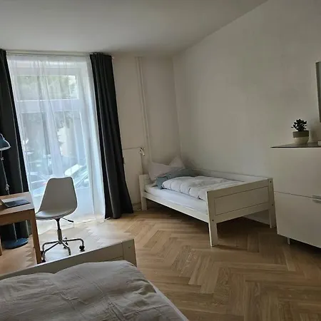 New 2 Bedroom - 15min From Paradeplatz * زيورخ