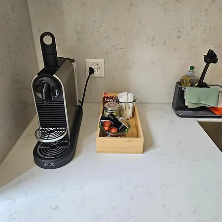 New 2 Bedroom - 15min From Paradeplatz شقة