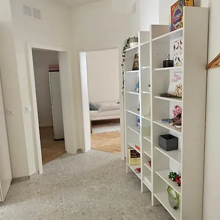 New 2 Bedroom - 15min From Paradeplatz